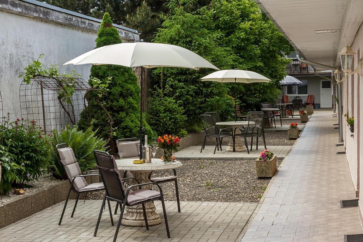 Apartmany Tereza & Free Parking Bratislava Buitenkant foto